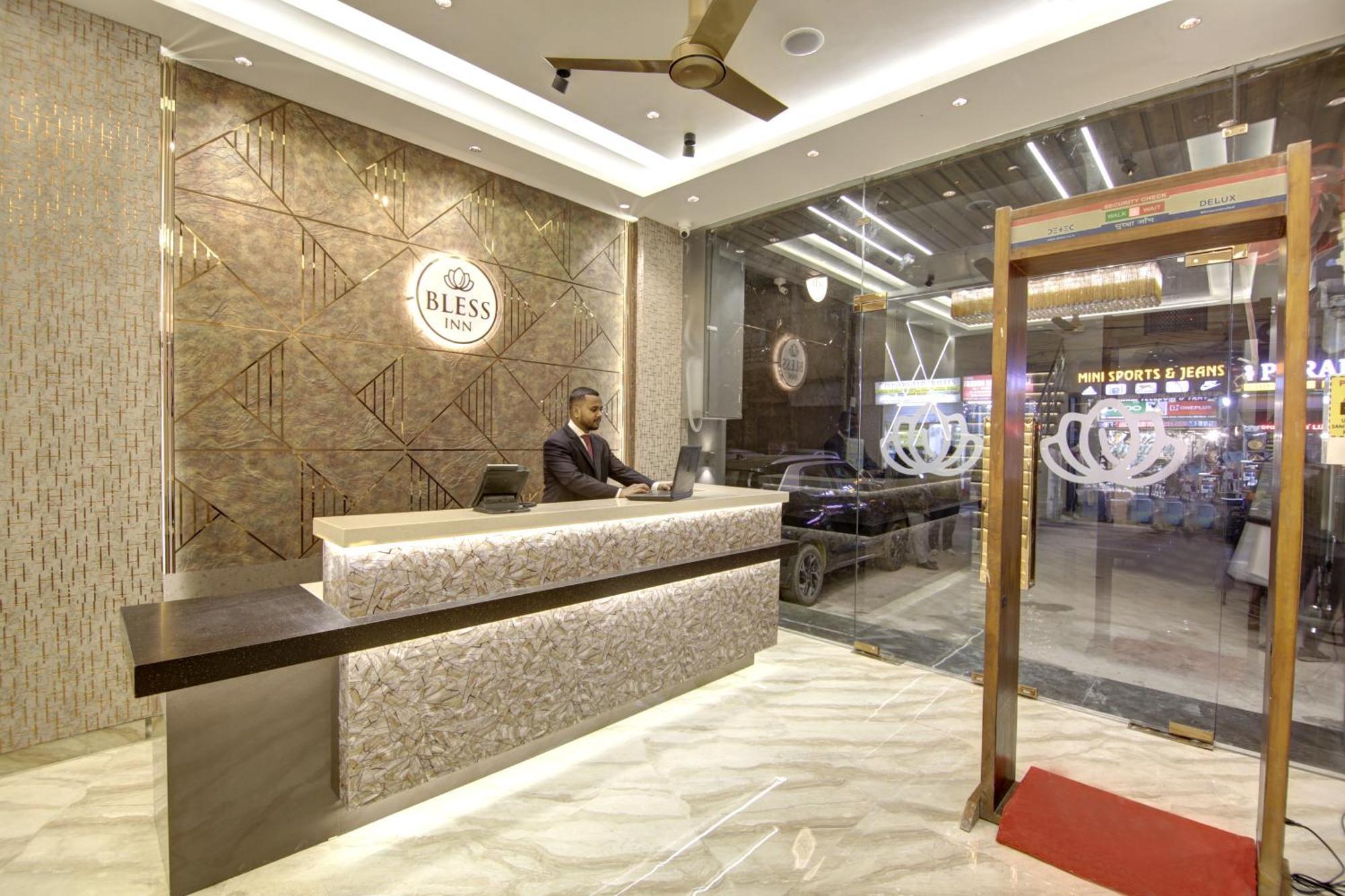 Bless Inn - Near Connaught Place นิวเดลี ภายนอก รูปภาพ