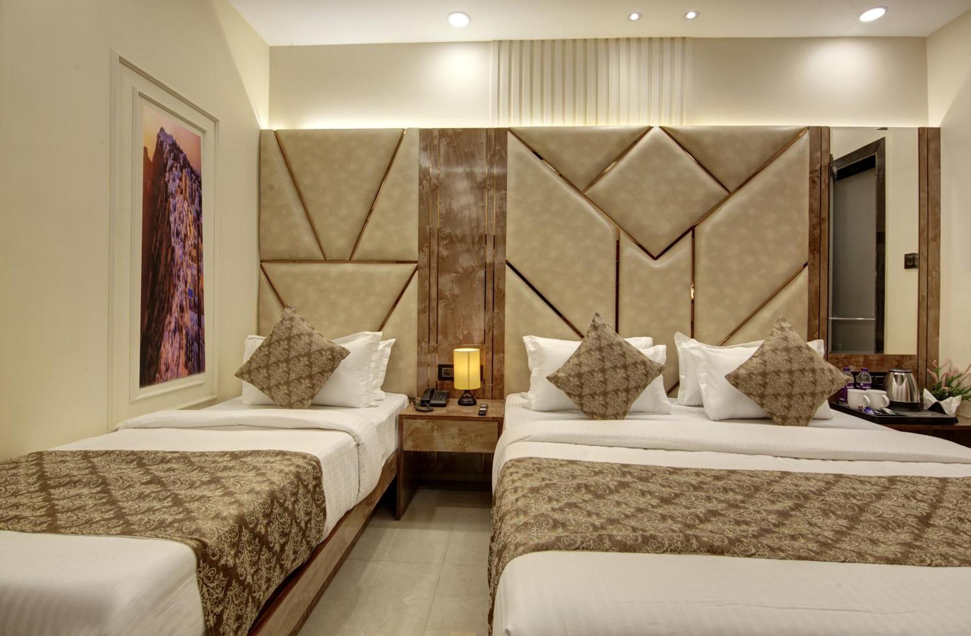 Bless Inn - Near Connaught Place นิวเดลี ภายนอก รูปภาพ