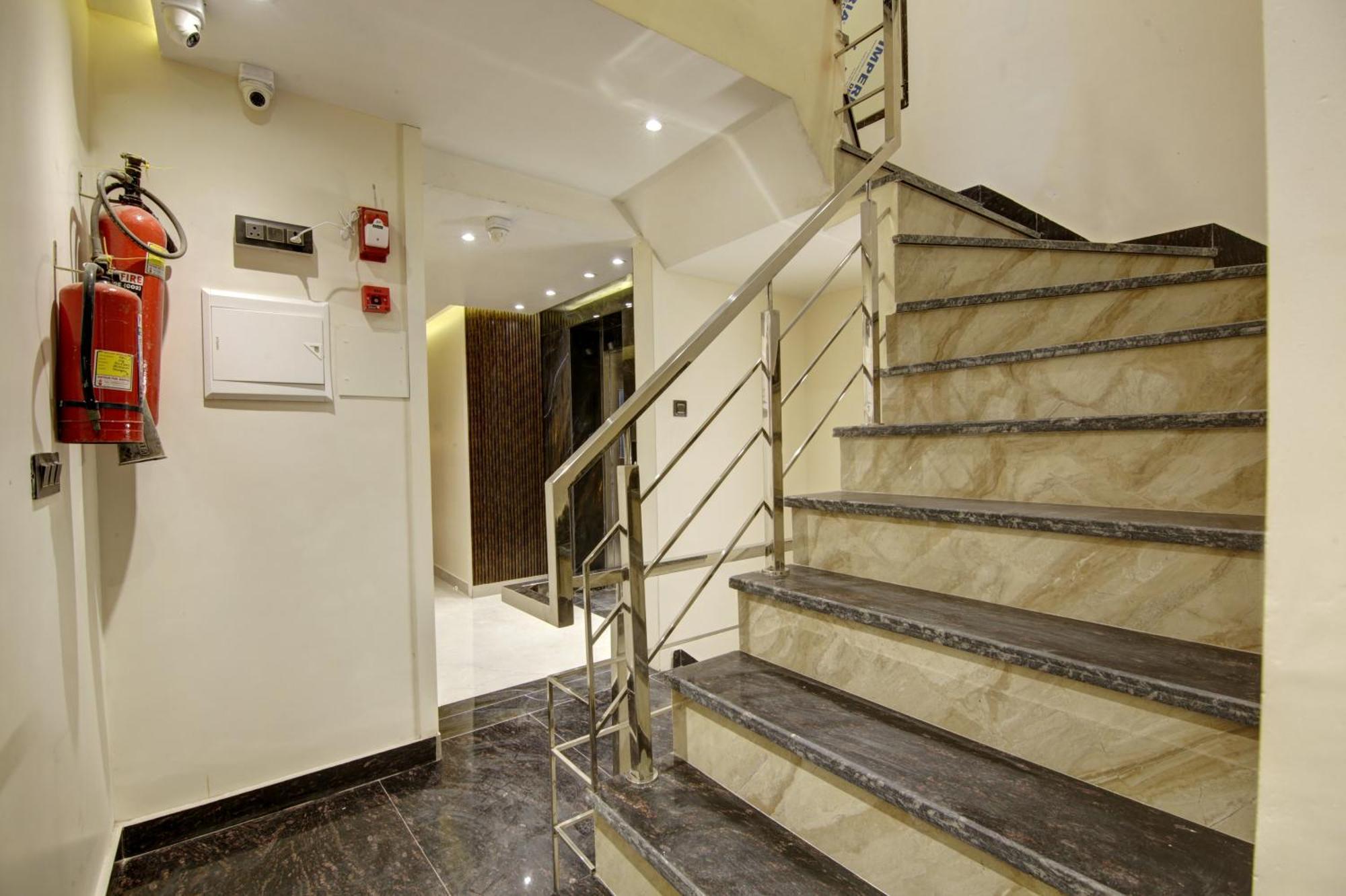 Bless Inn - Near Connaught Place นิวเดลี ภายนอก รูปภาพ