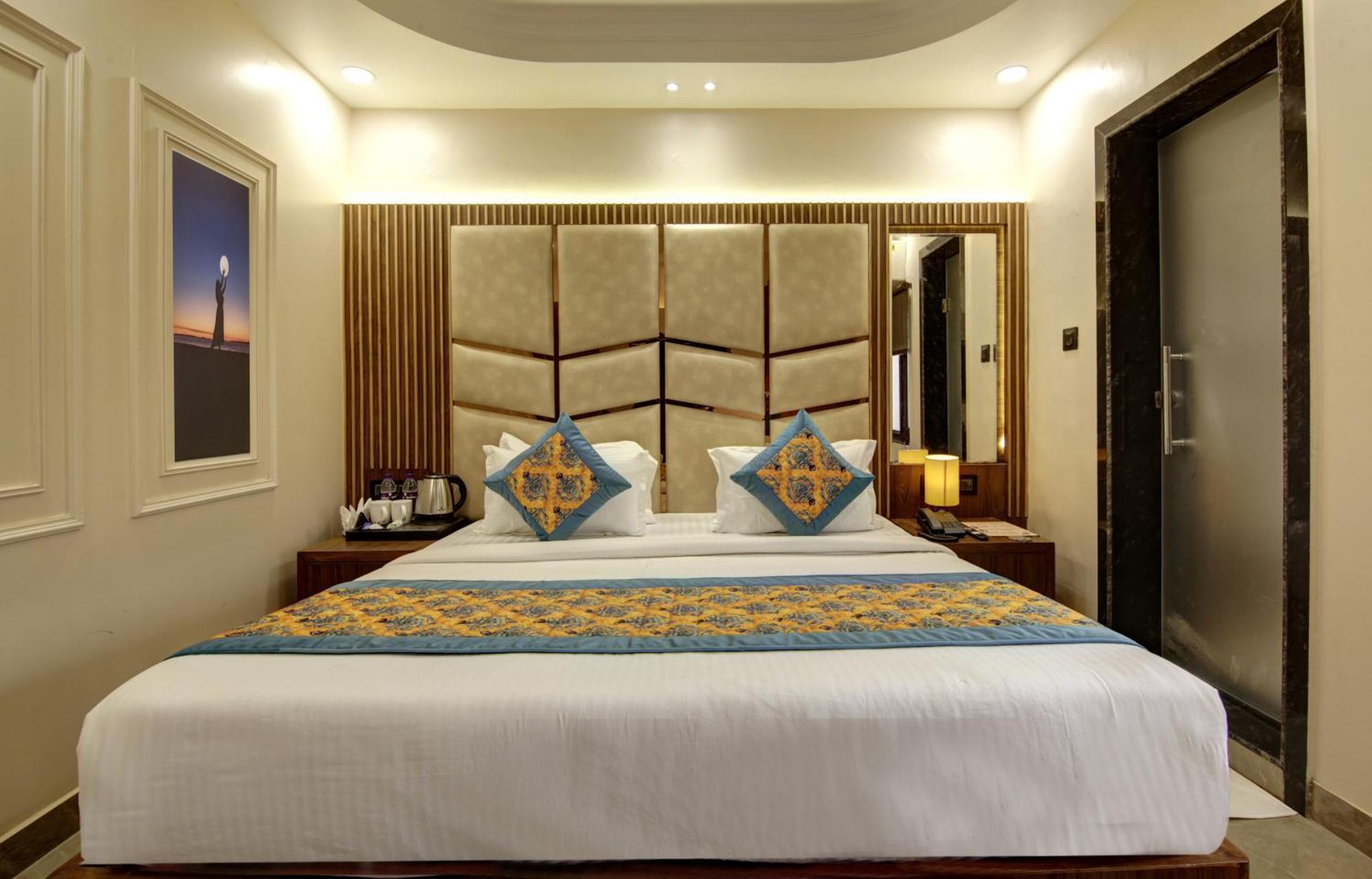 Bless Inn - Near Connaught Place นิวเดลี ภายนอก รูปภาพ