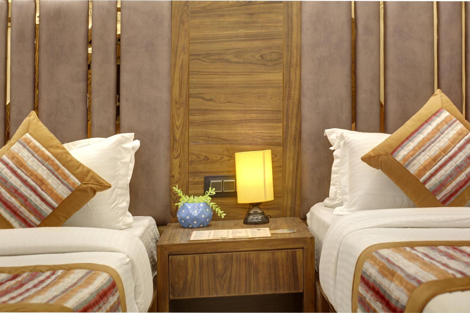 Bless Inn - Near Connaught Place นิวเดลี ภายนอก รูปภาพ